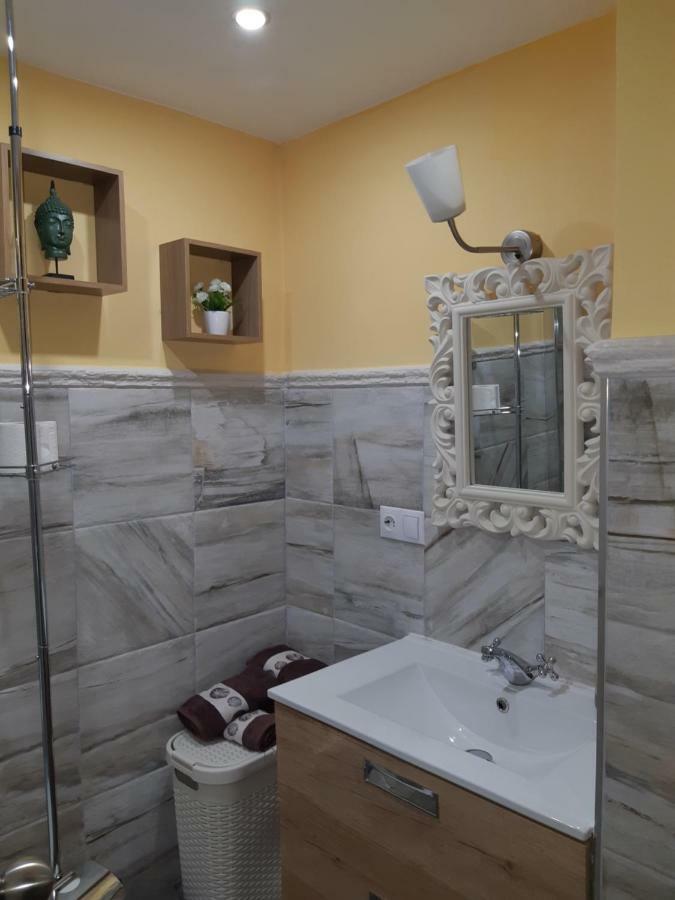 Espacio Amalia Triana Seville Luaran gambar